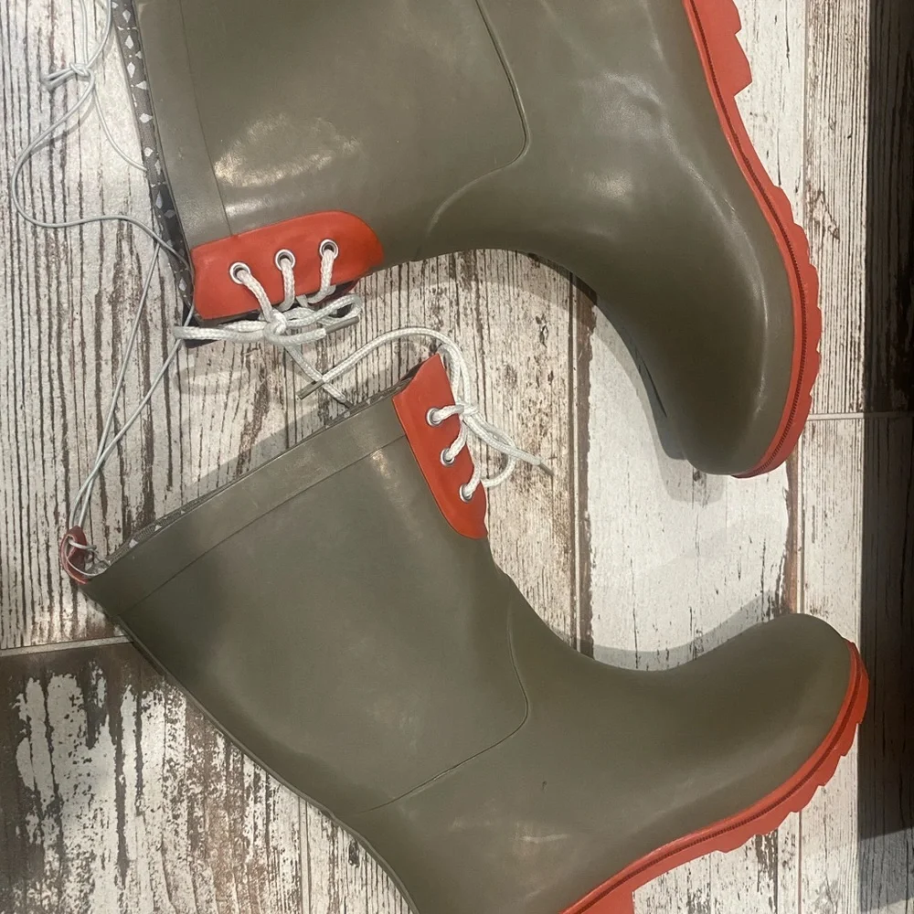 NWOT lace up rain boots!Olive green w/ red accents, white laces!! See pic 4 more